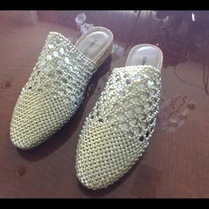 Donald Pliner Silver woven sandal-new with box